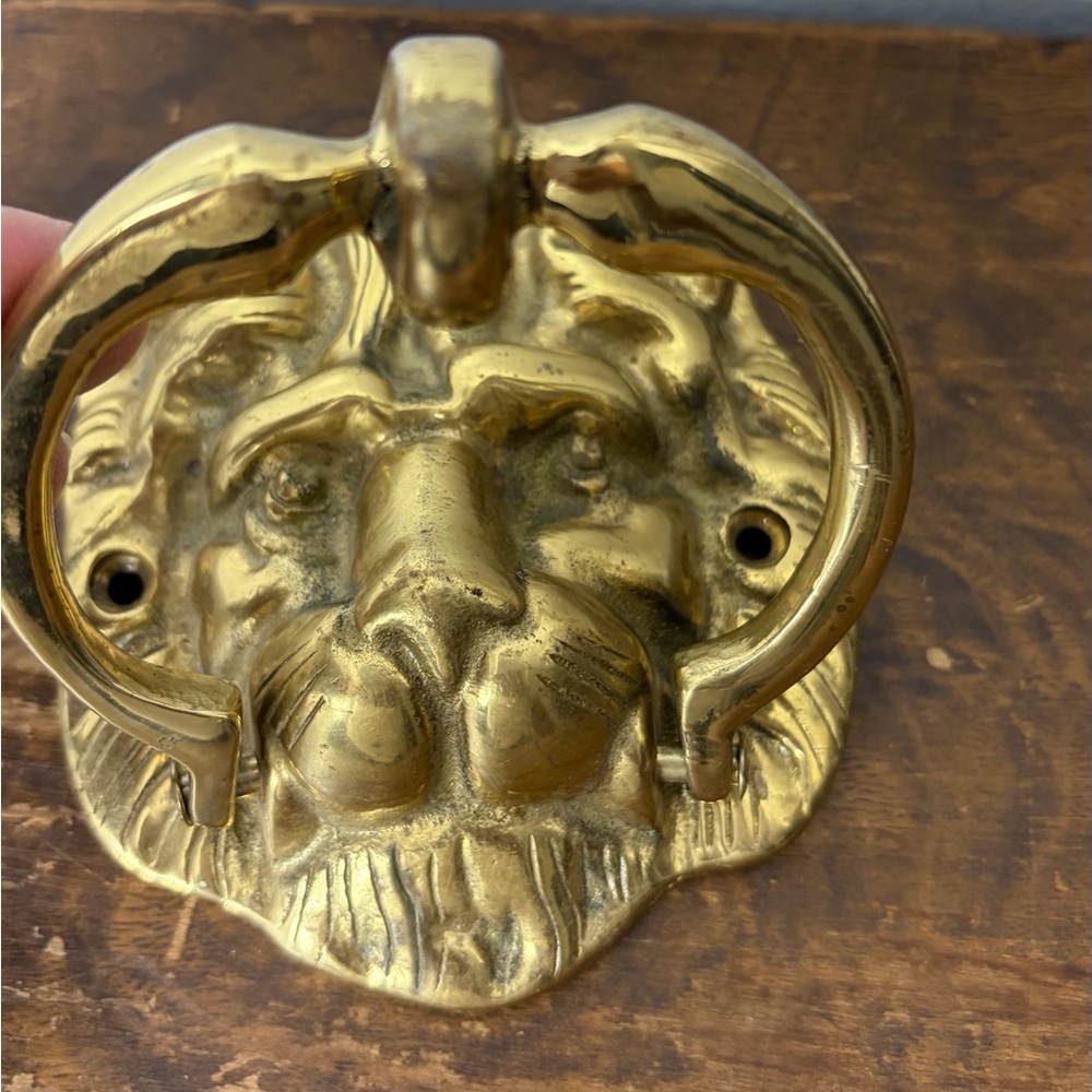 Vintage Brass Lion Head Door Knocker - Gold Finish distressed - Picture 2 of 4